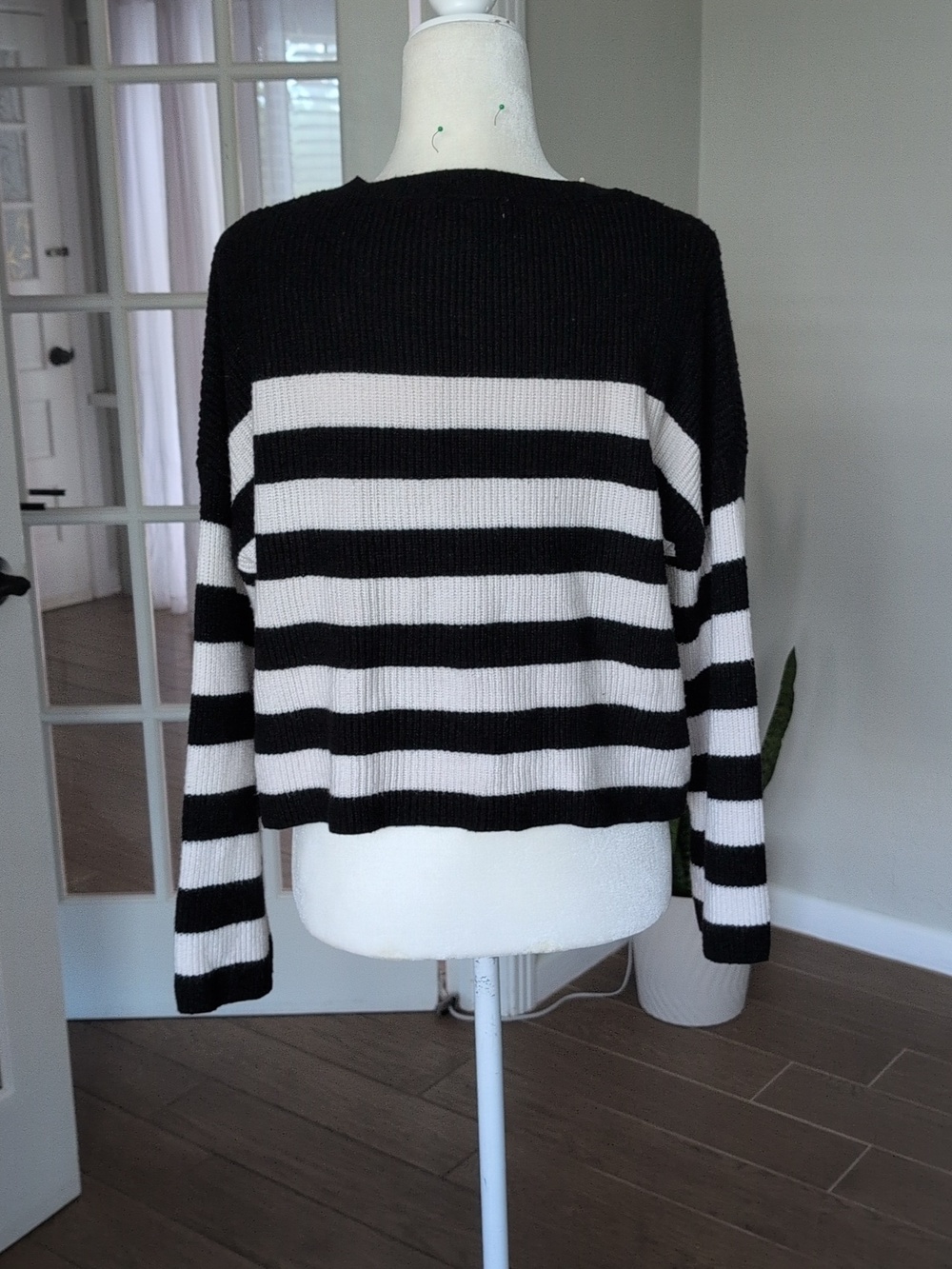 Sincerely Jules Black And White Striped Knit Cropped Sweater Large - Picture 4 of 7